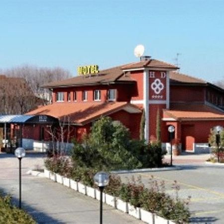 Hotel Daniel Basiano エクステリア 写真