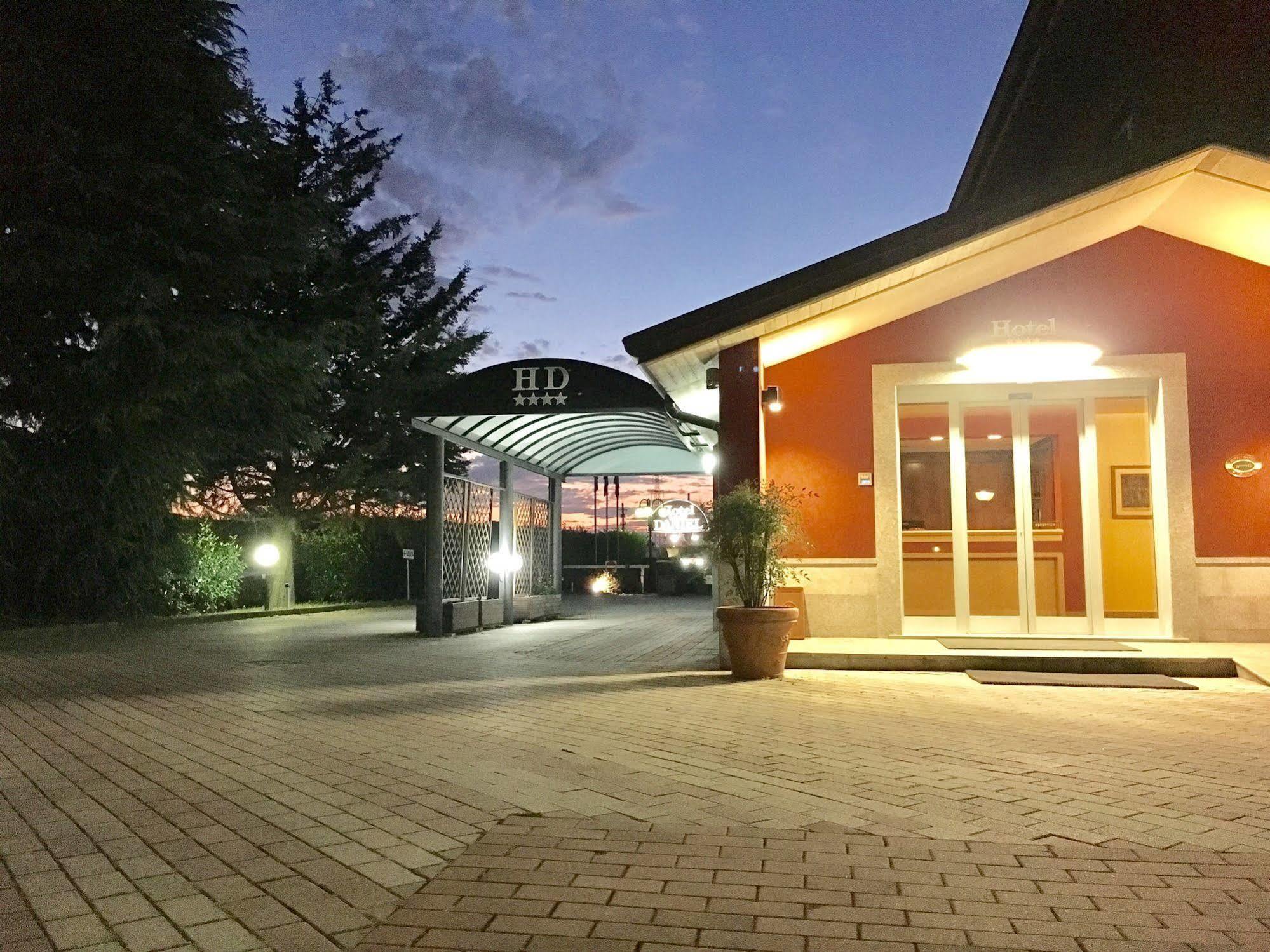 Hotel Daniel Basiano エクステリア 写真