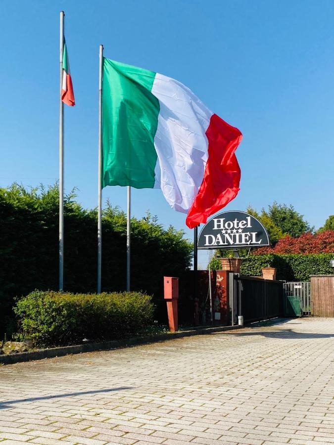 Hotel Daniel Basiano エクステリア 写真